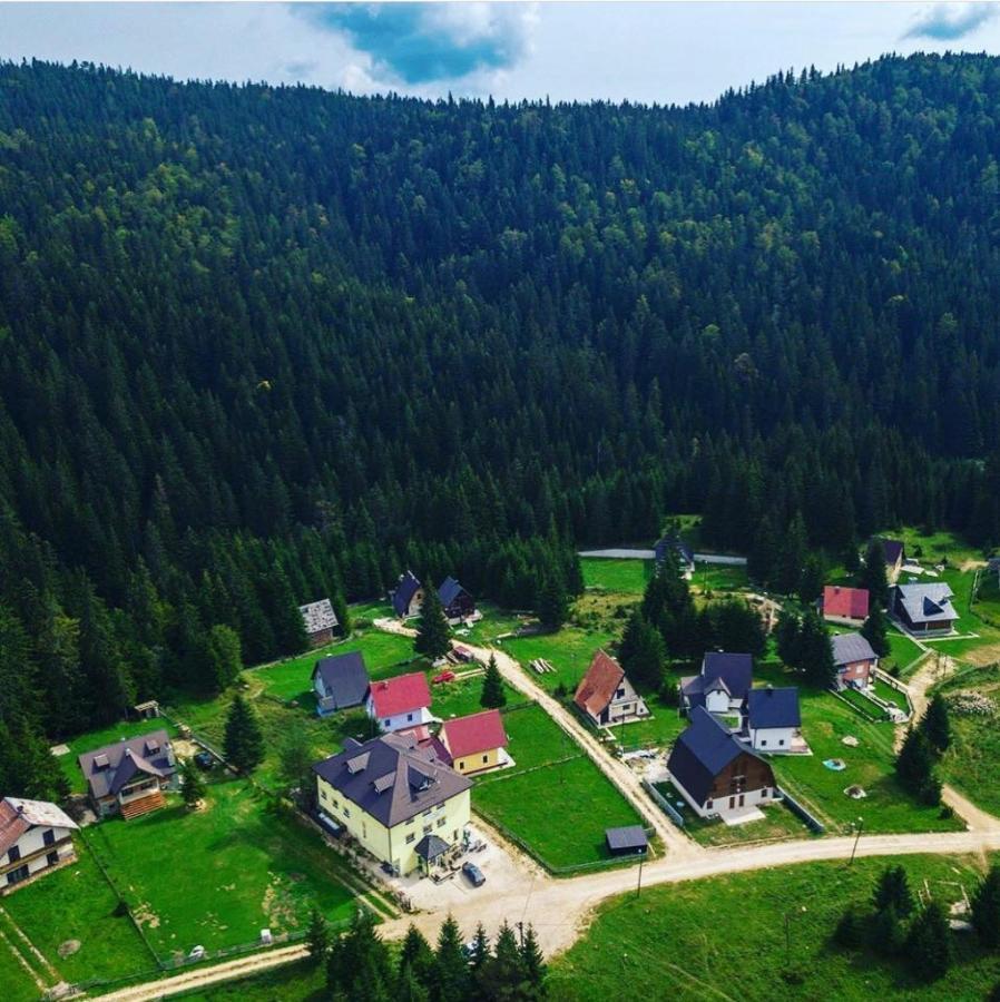 Kod Malog Cara I Dva Drugara Bed and Breakfast Jahorina Exterior foto